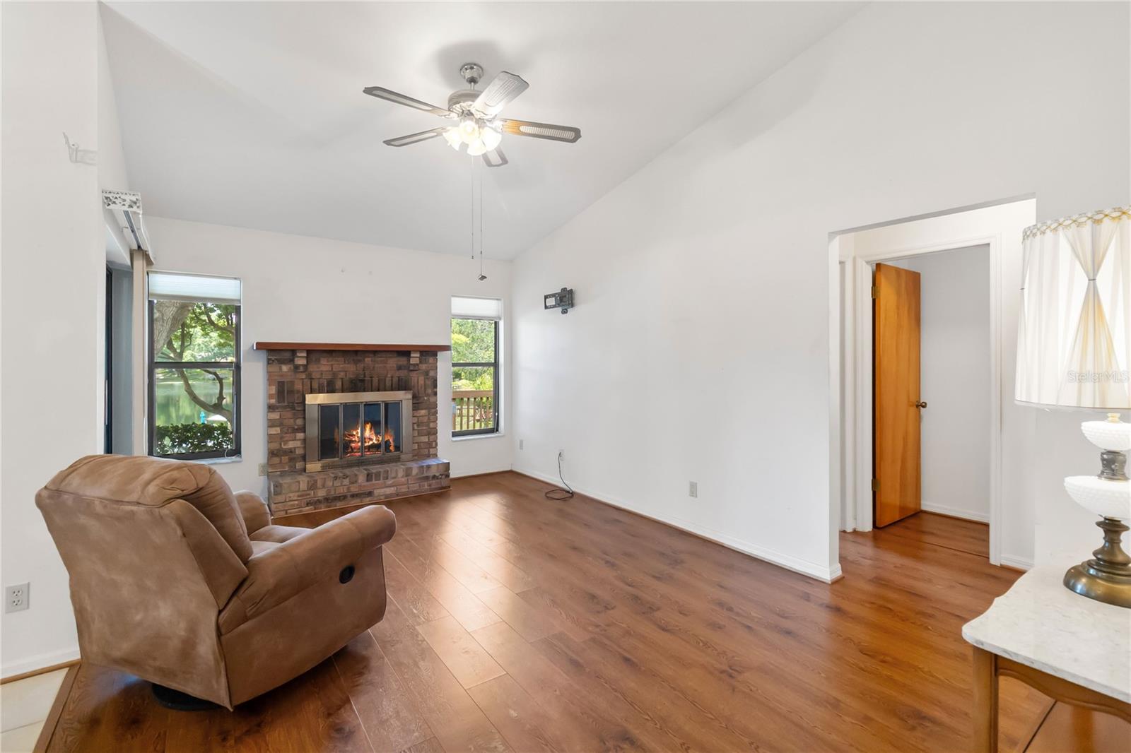 Image 14 of 36 For 9835 Lakeshore Drive