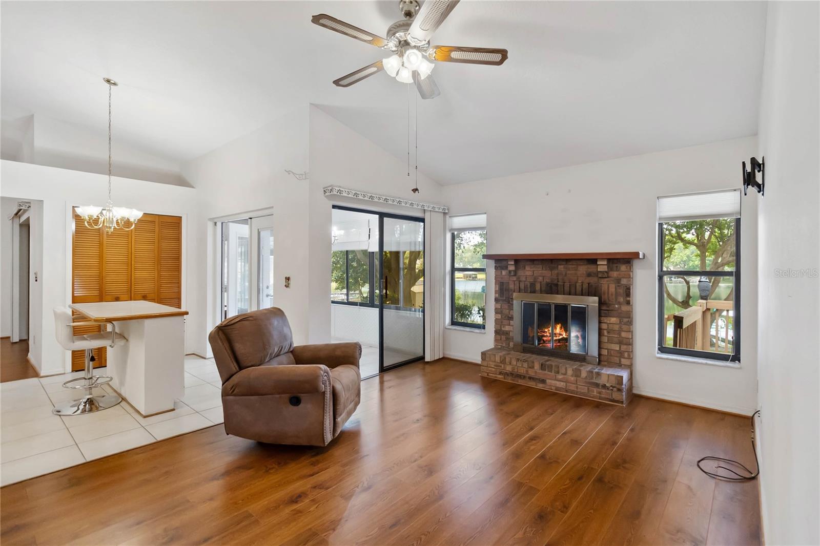 Image 15 of 36 For 9835 Lakeshore Drive