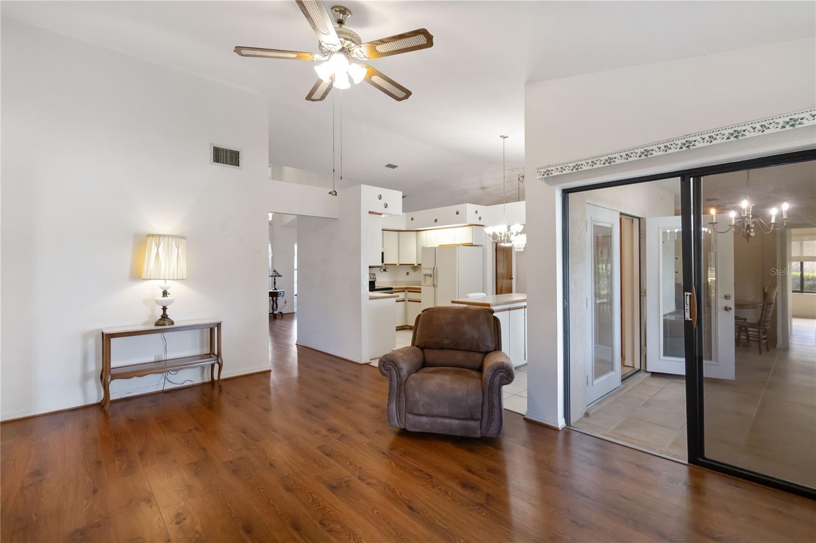 Image 16 of 36 For 9835 Lakeshore Drive