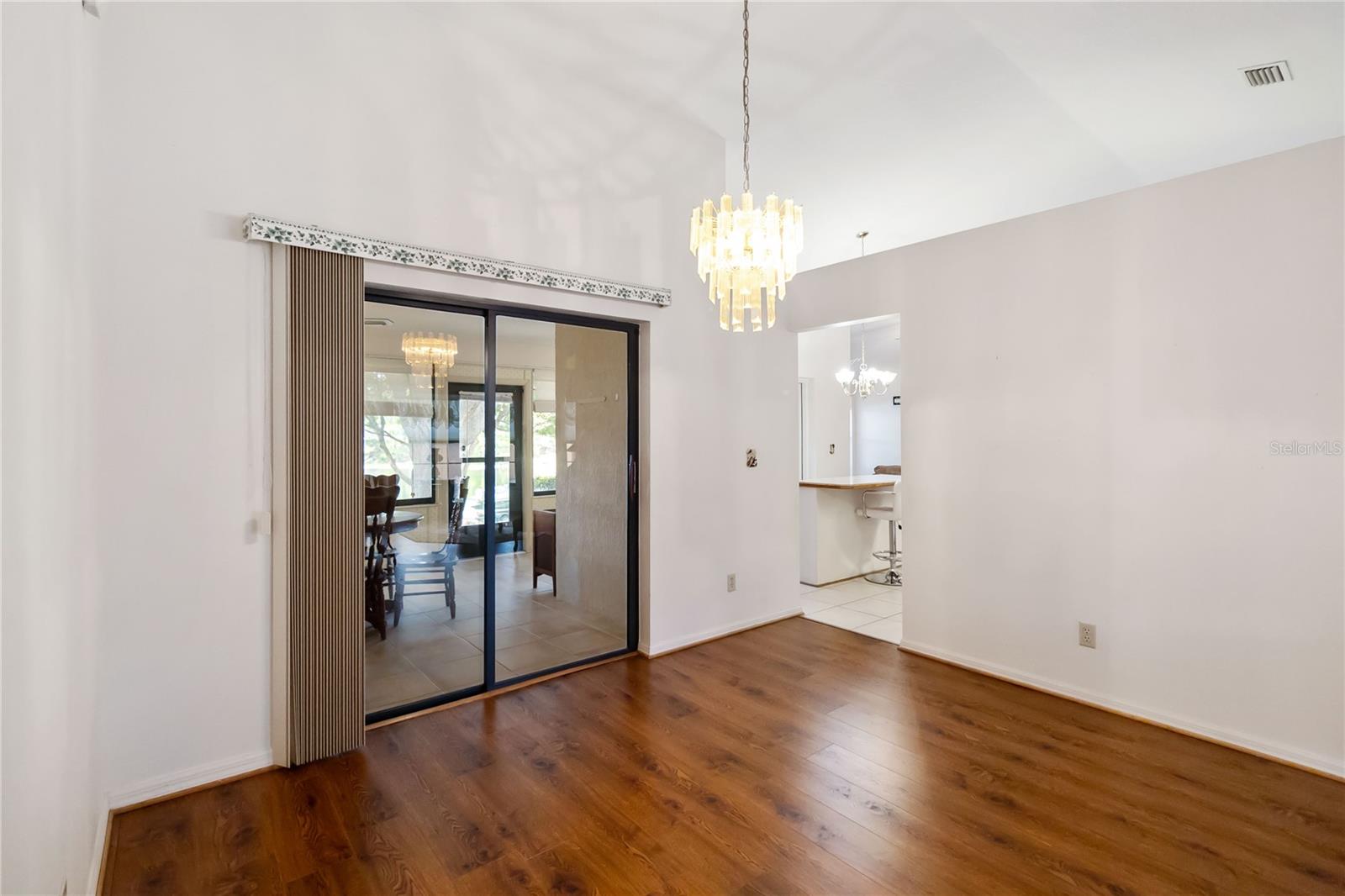 Image 17 of 36 For 9835 Lakeshore Drive