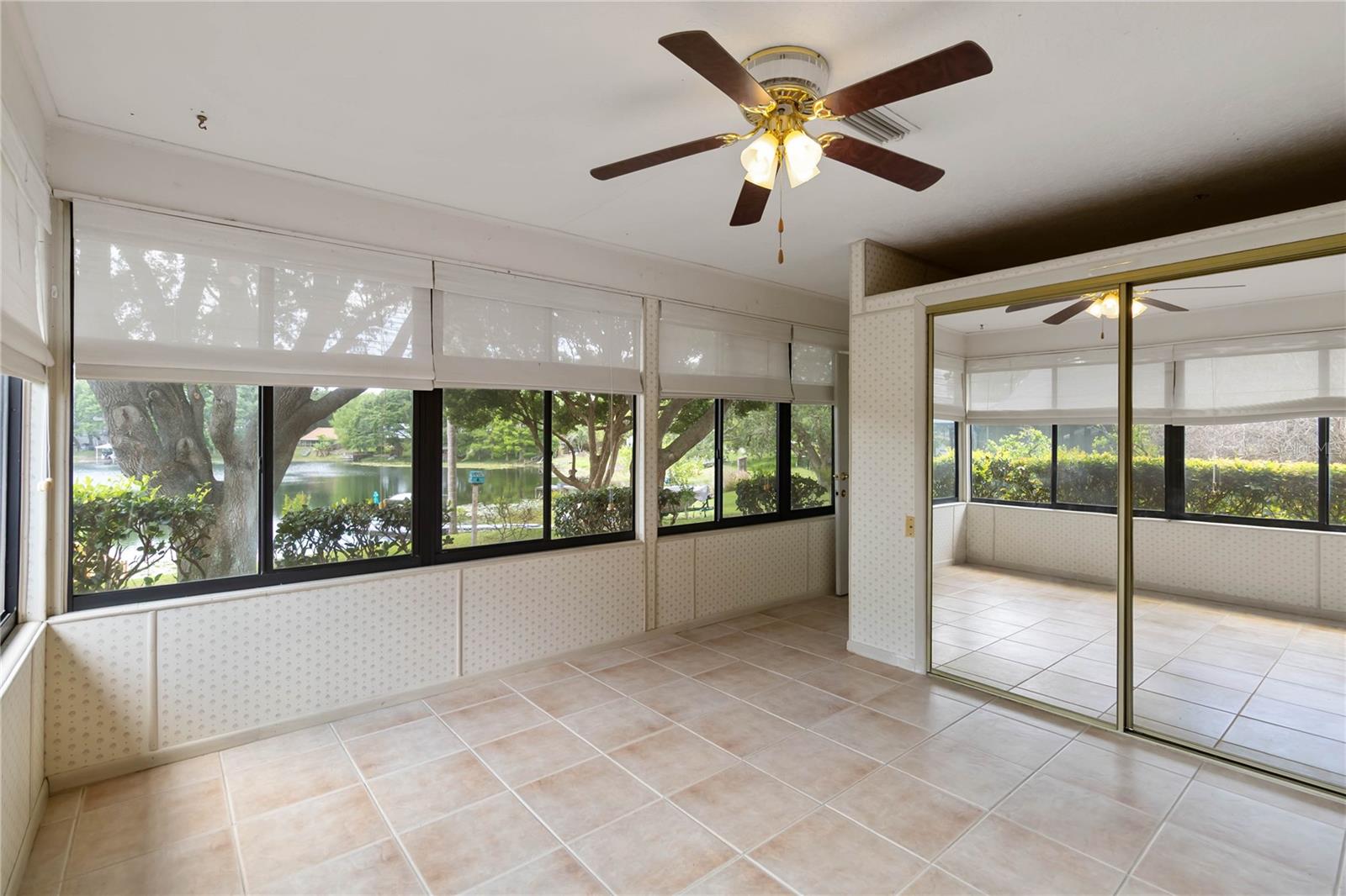 Image 21 of 36 For 9835 Lakeshore Drive