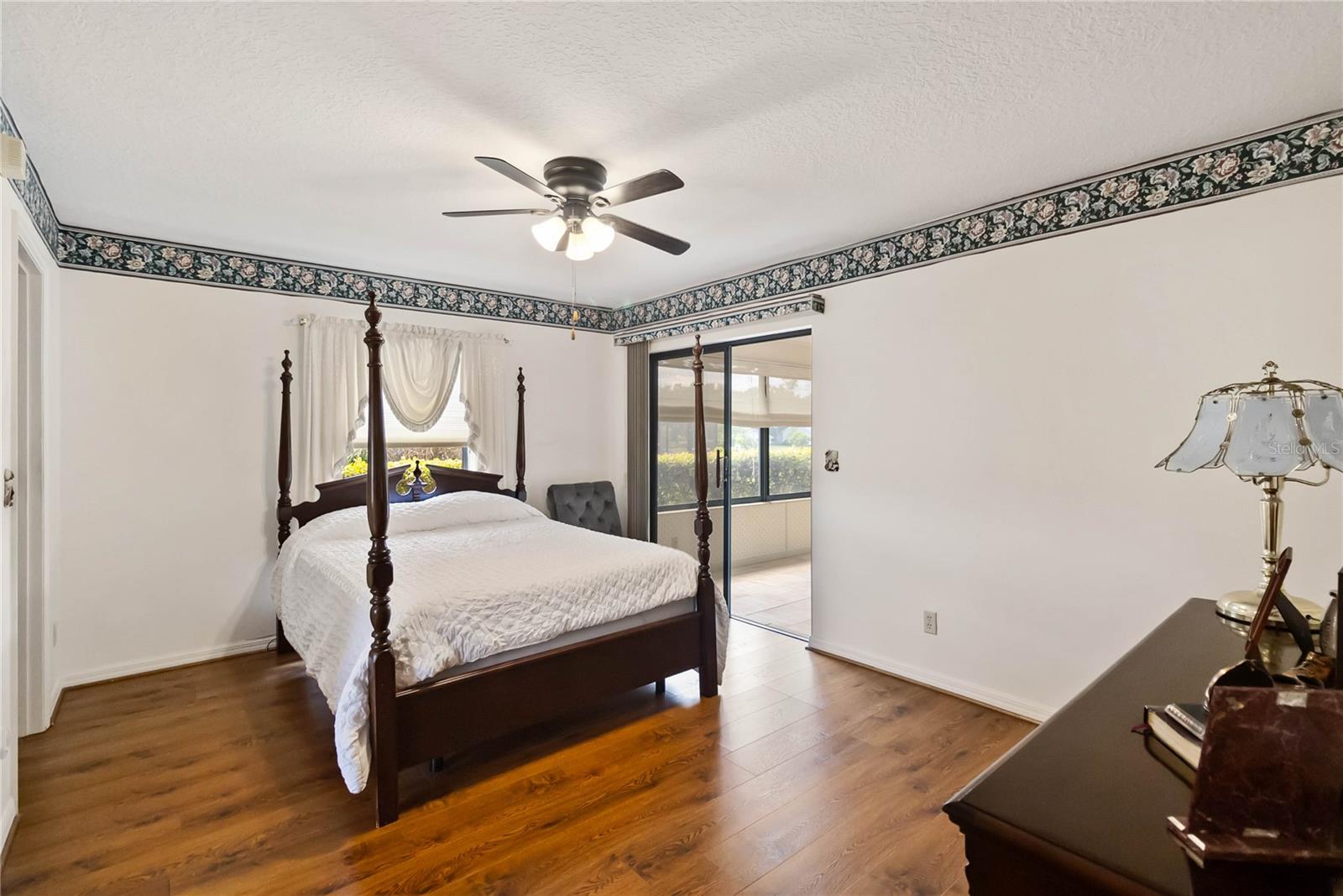 Image 23 of 36 For 9835 Lakeshore Drive