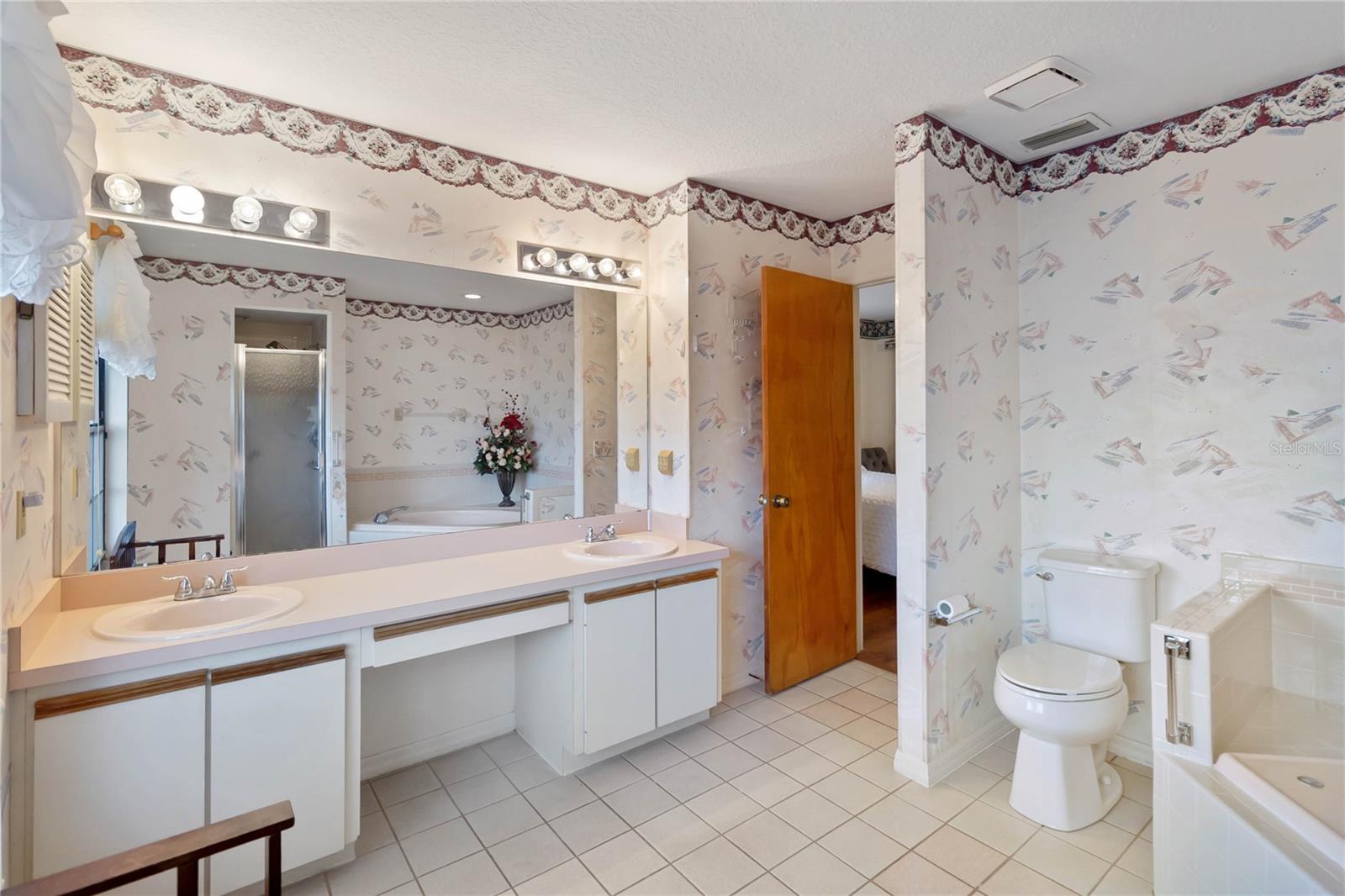 Image 25 of 36 For 9835 Lakeshore Drive