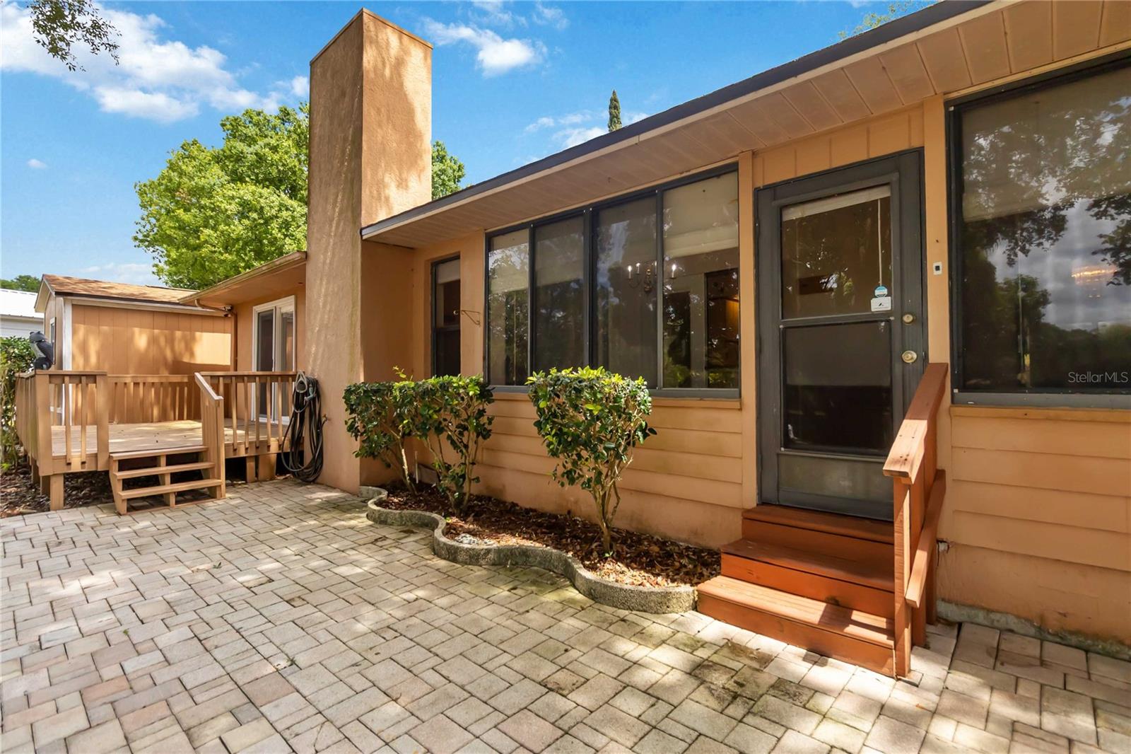 Image 4 of 36 For 9835 Lakeshore Drive