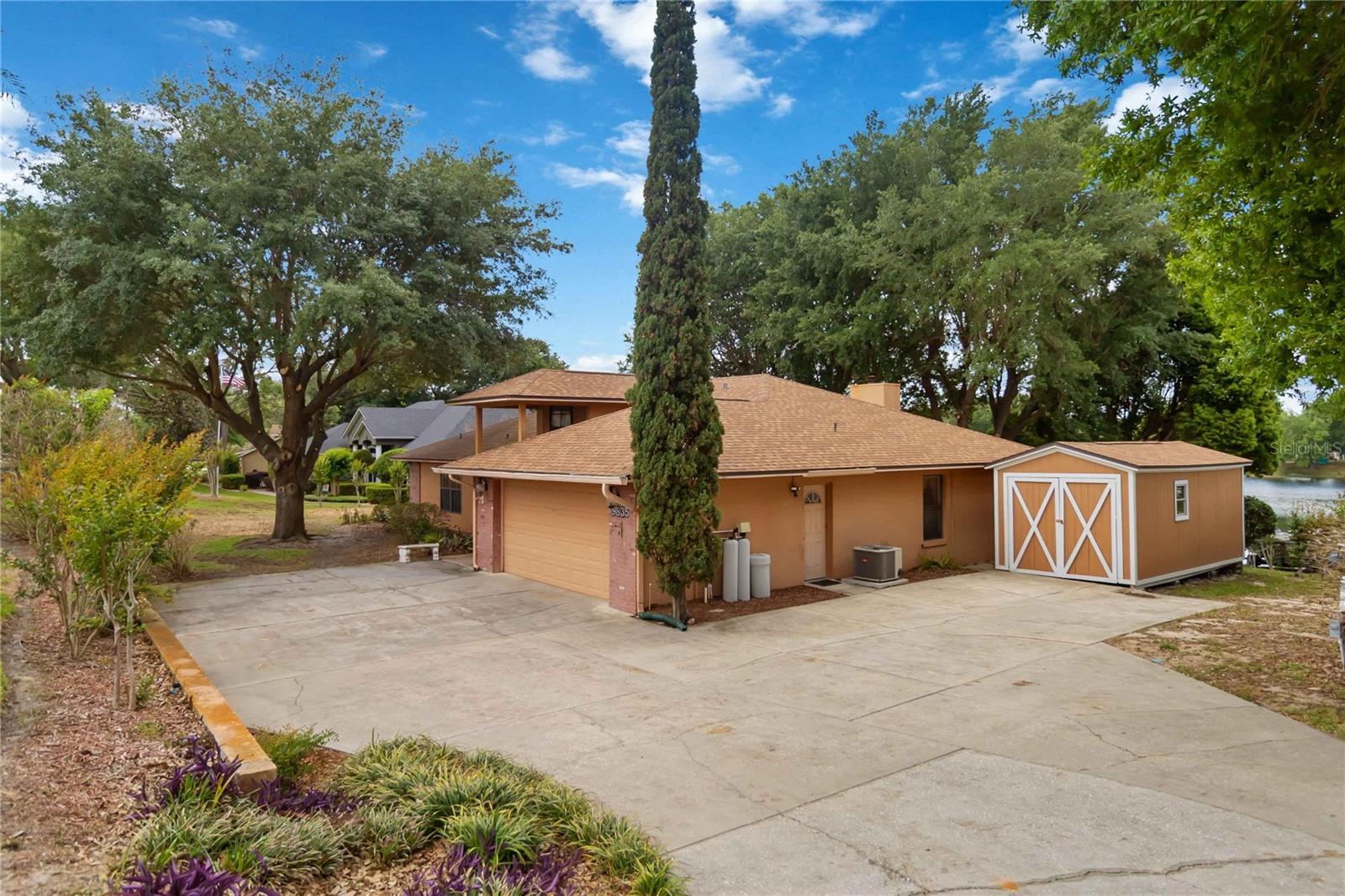 Image 5 of 36 For 9835 Lakeshore Drive