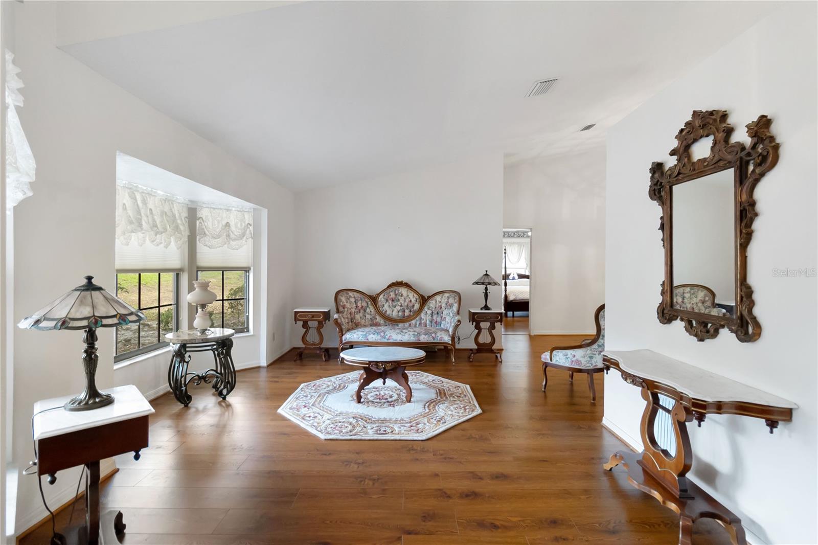 Image 8 of 36 For 9835 Lakeshore Drive