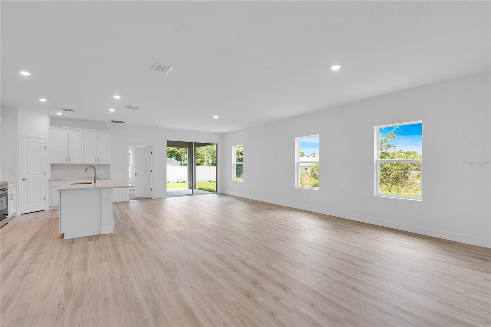 Image 10 of 43 For 506 Marion Oaks Trail