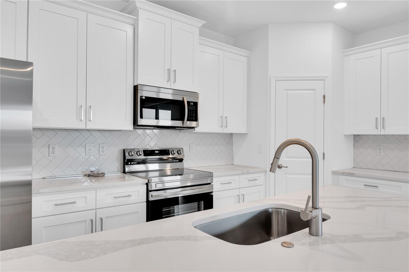 Image 15 of 43 For 506 Marion Oaks Trail