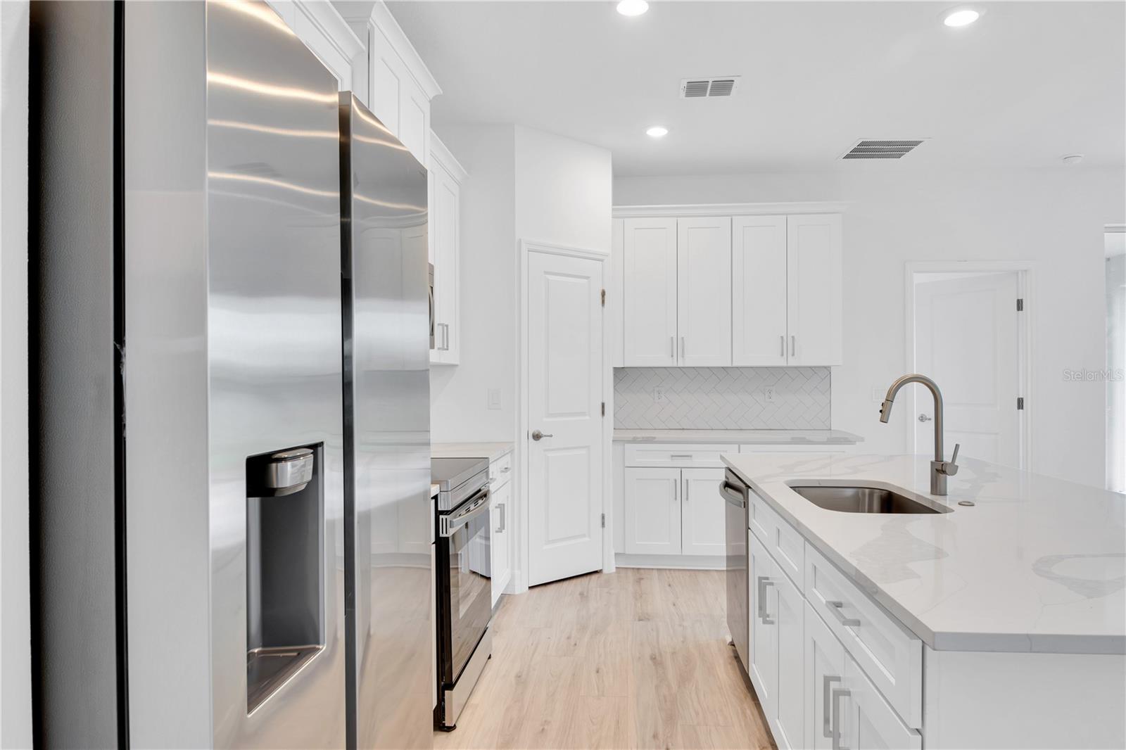 Image 17 of 43 For 506 Marion Oaks Trail