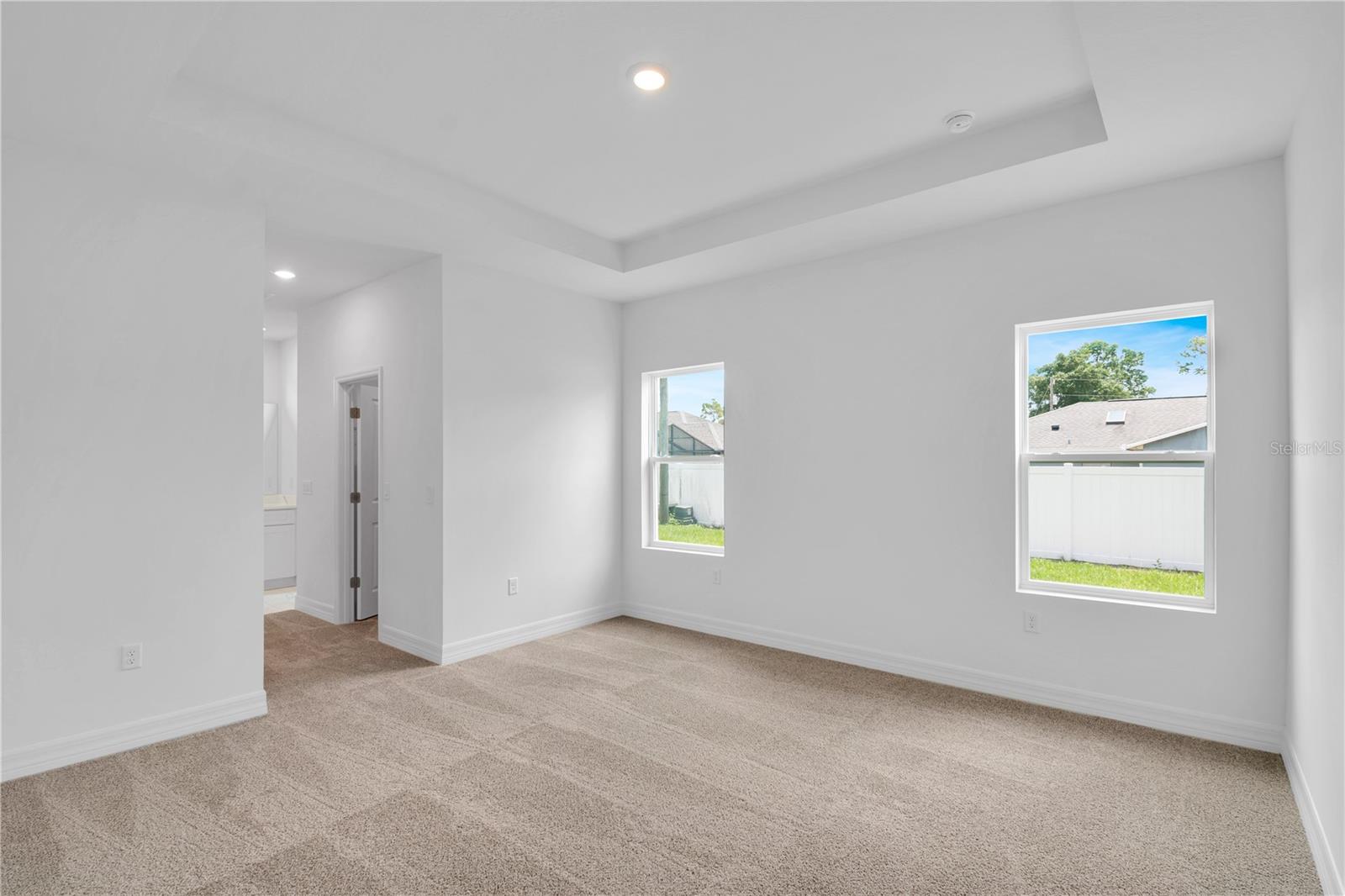 Image 21 of 43 For 506 Marion Oaks Trail