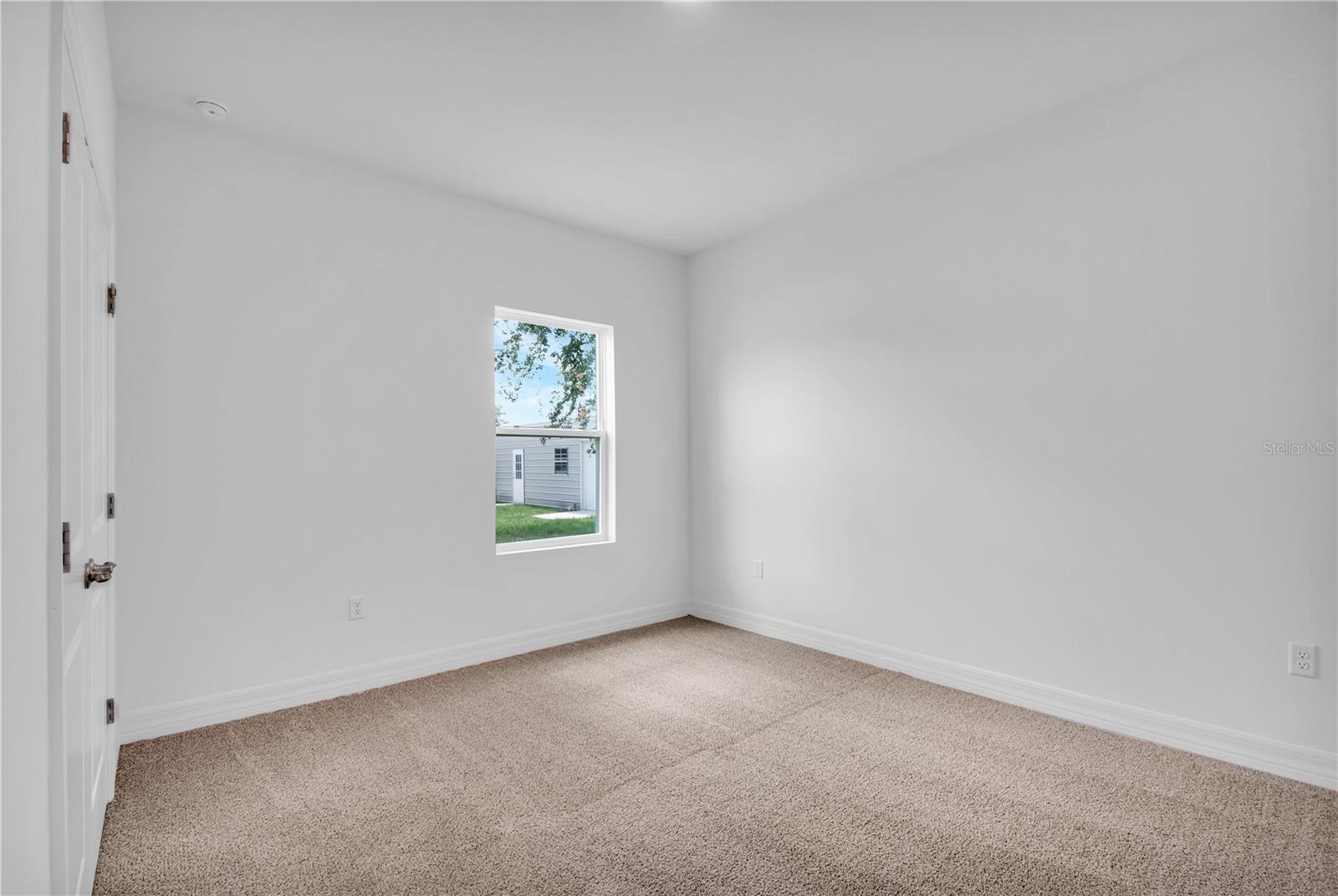 Image 28 of 43 For 506 Marion Oaks Trail