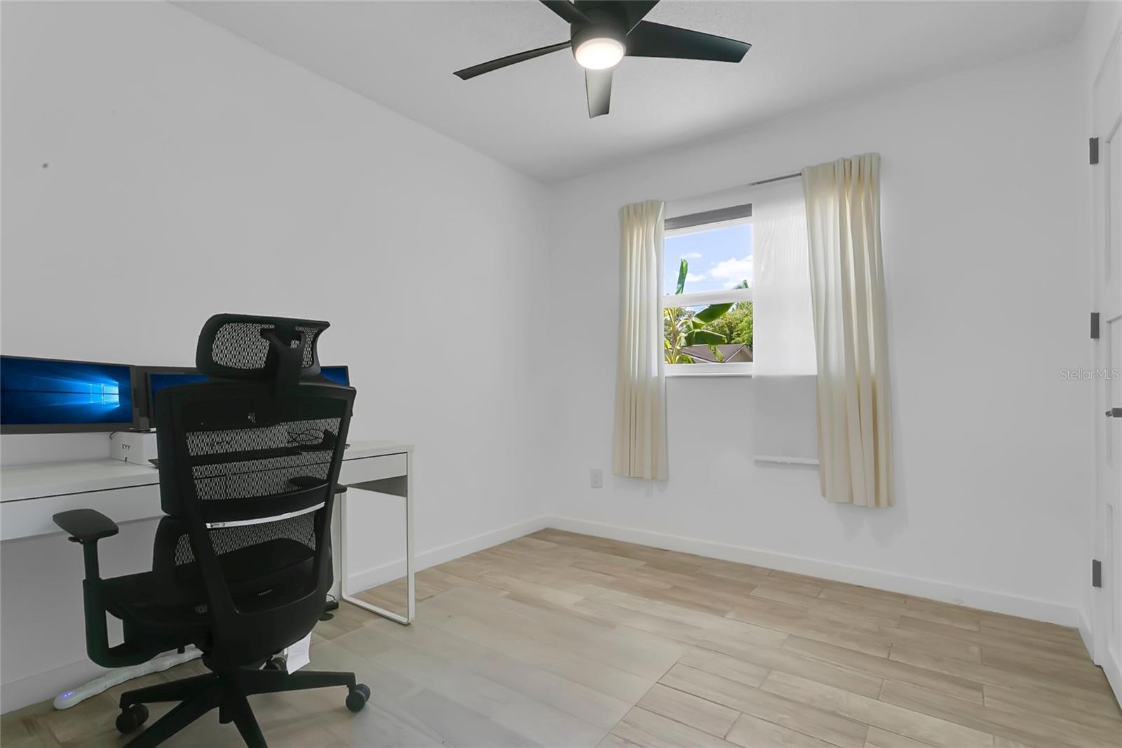 Image 16 of 31 For 851 Darwin Drive