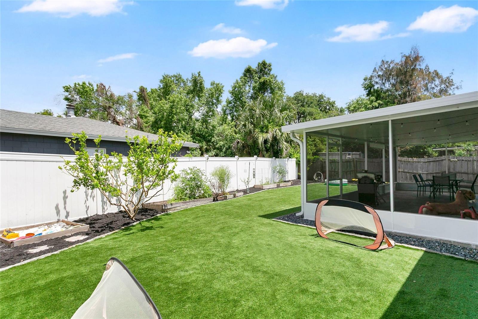 Image 21 of 31 For 851 Darwin Drive