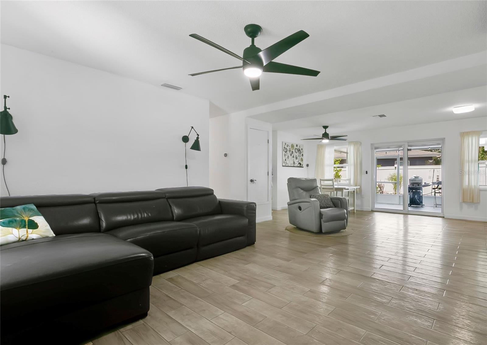 Image 3 of 31 For 851 Darwin Drive