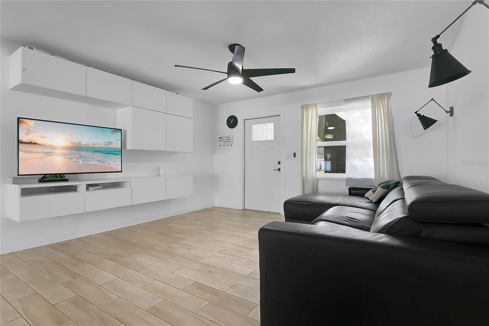 Image 6 of 31 For 851 Darwin Drive