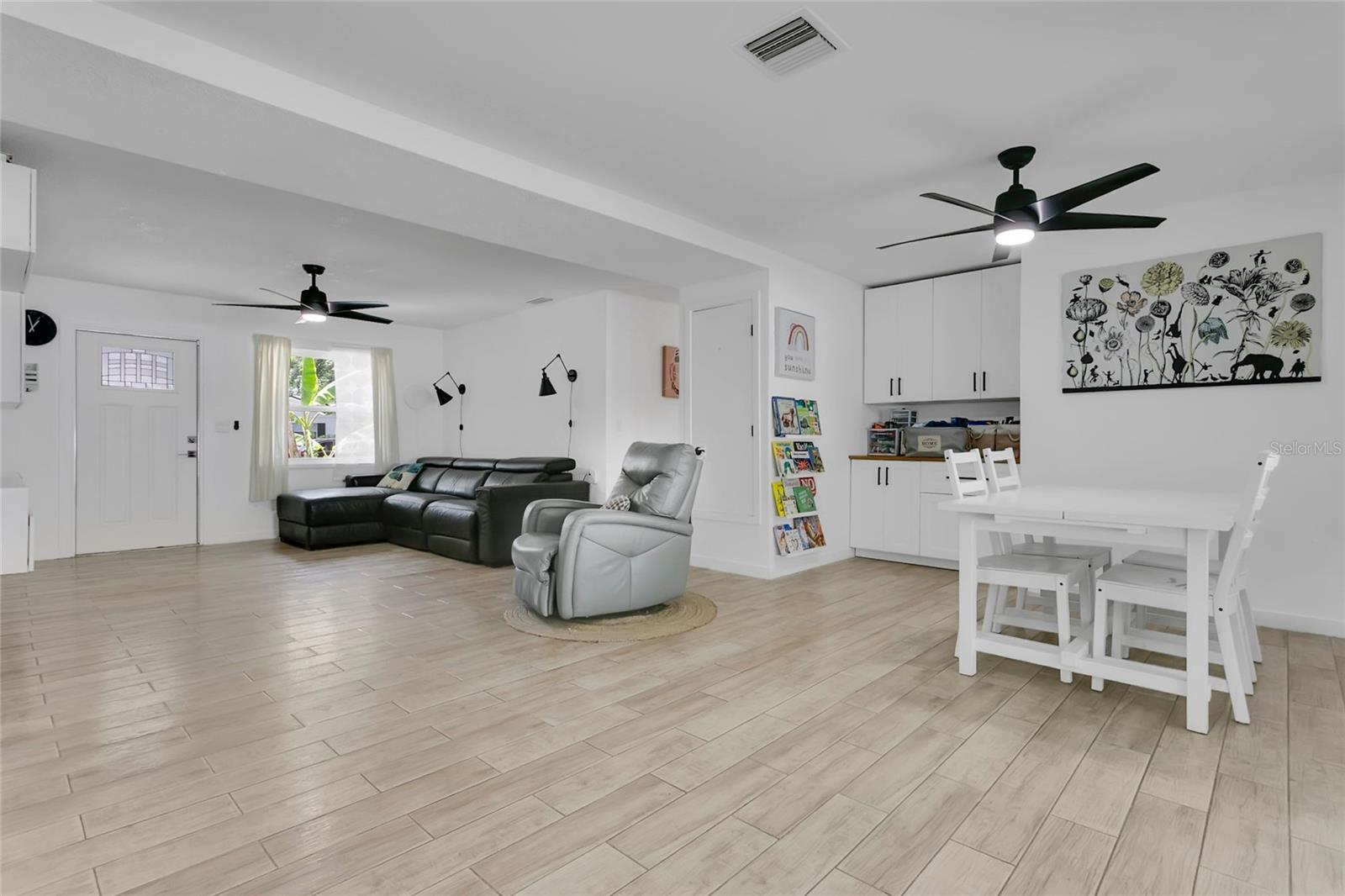 Image 7 of 31 For 851 Darwin Drive