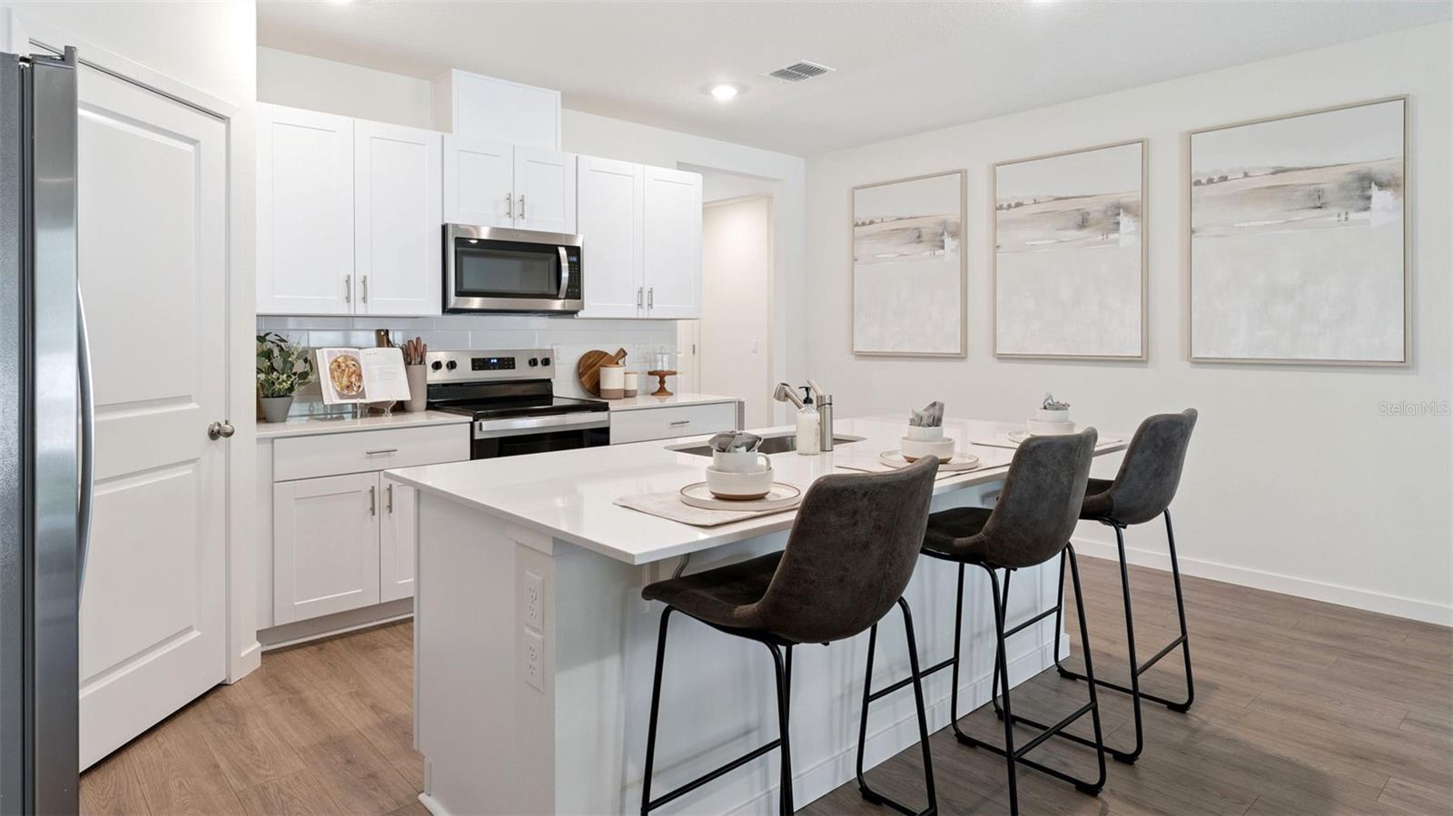 Image 4 of 26 For 1380 Grand Flora Lane