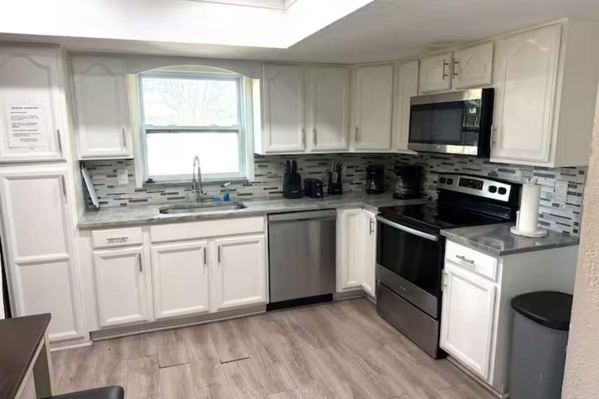 Image 4 of 14 For 6506 Seafairer Drive