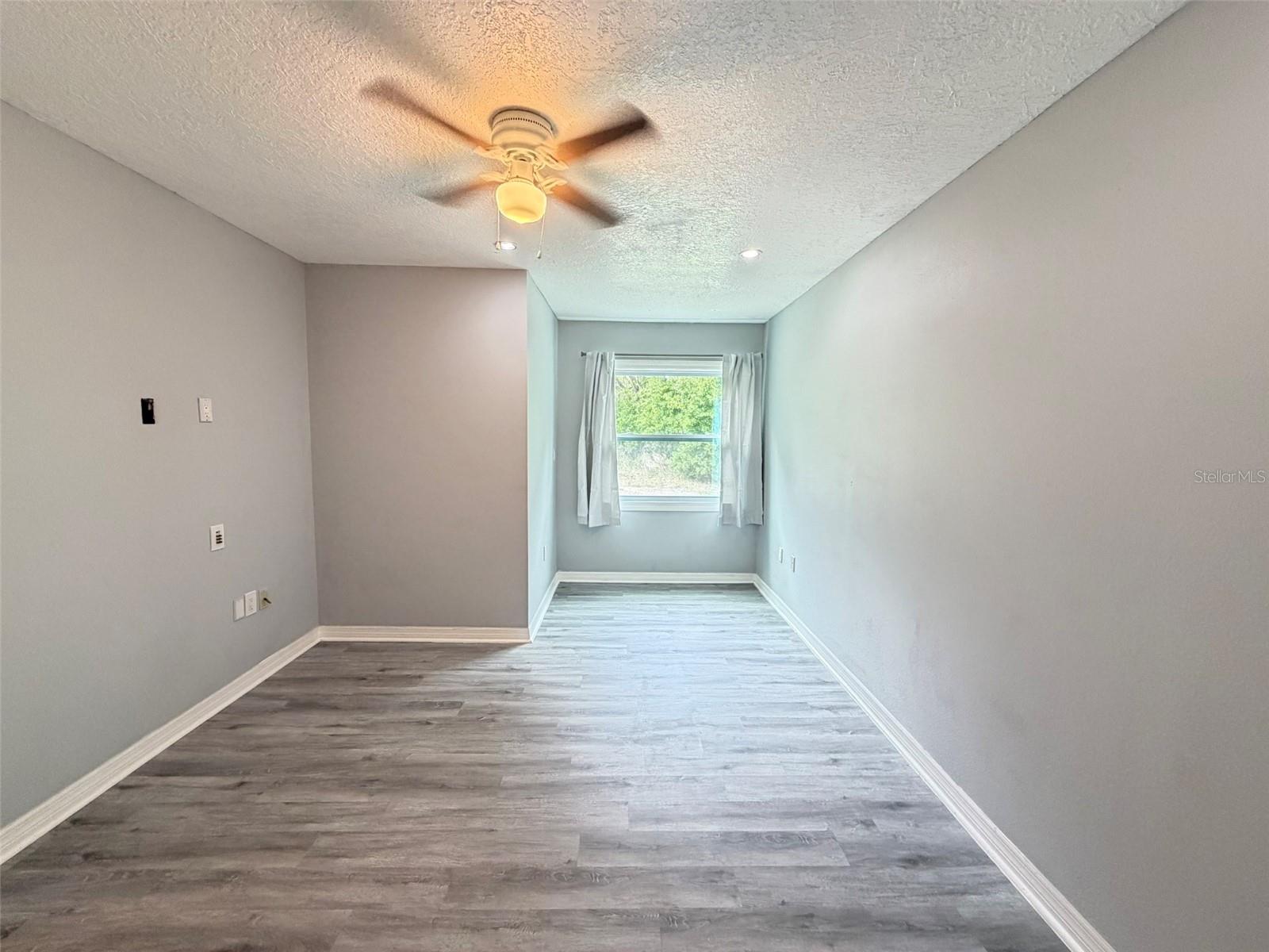 Image 11 of 15 For 942 Loquat Tree Road