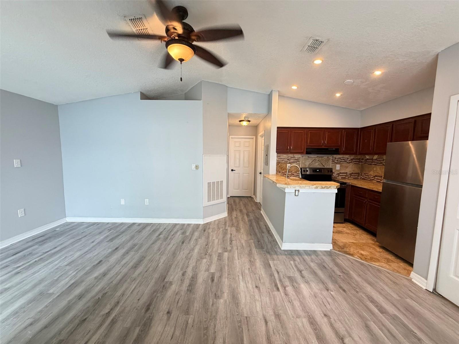 Image 3 of 15 For 942 Loquat Tree Road