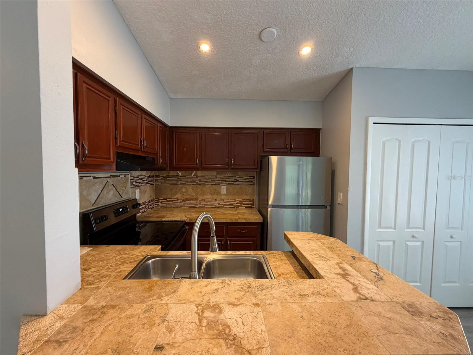 Image 6 of 15 For 942 Loquat Tree Road