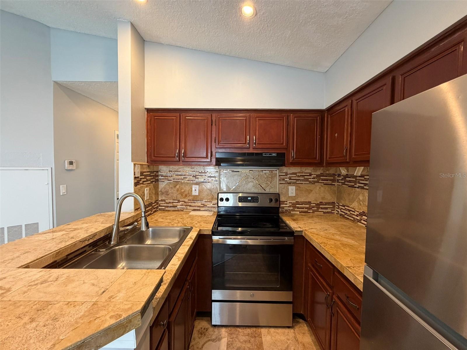 Image 7 of 15 For 942 Loquat Tree Road