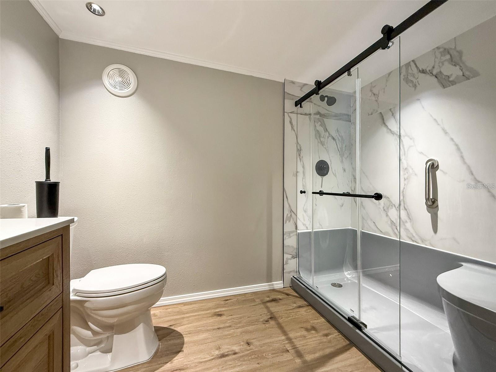 Image 11 of 25 For 5141 Oakland Hills Avenue