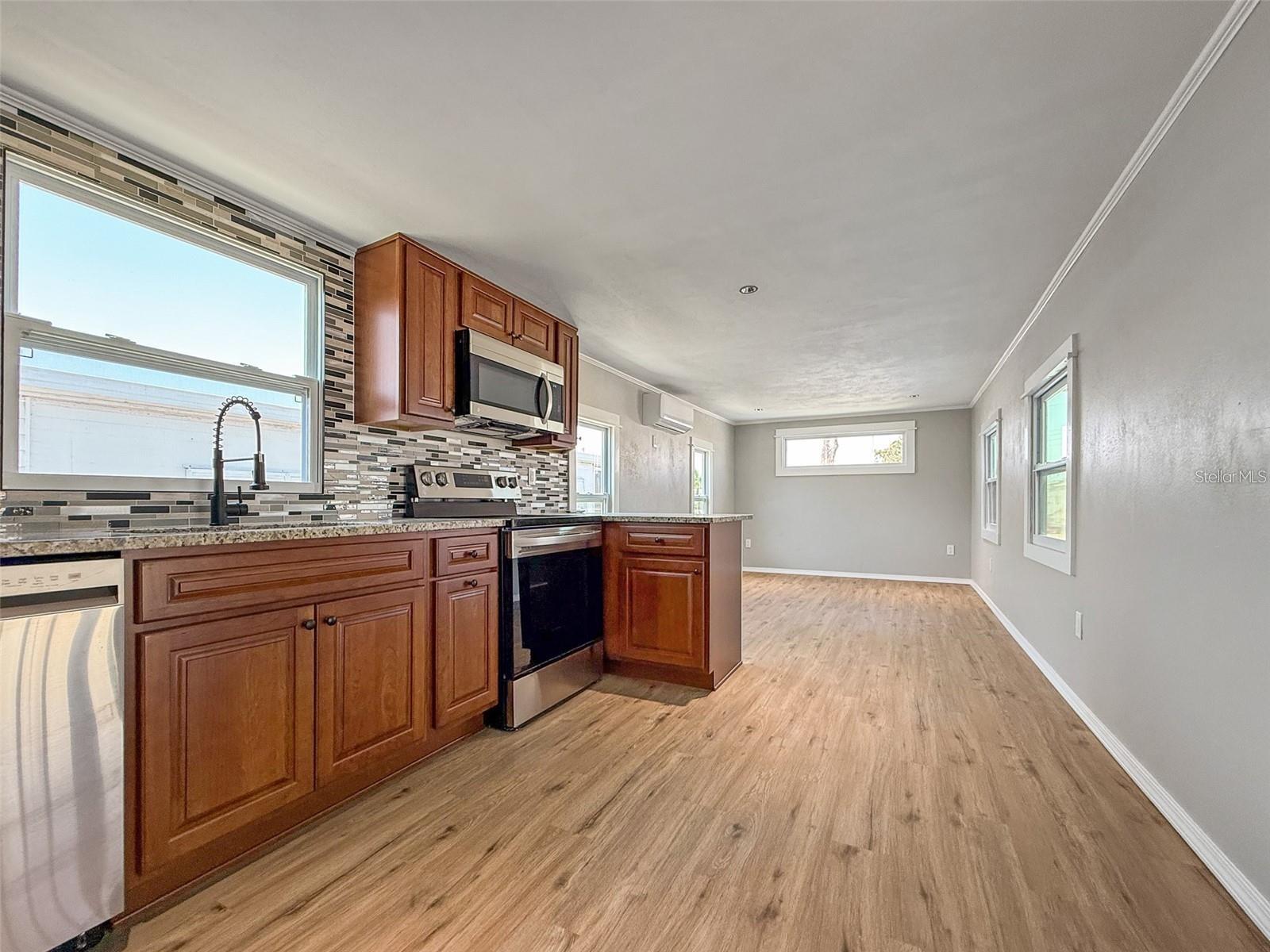 Image 4 of 25 For 5141 Oakland Hills Avenue