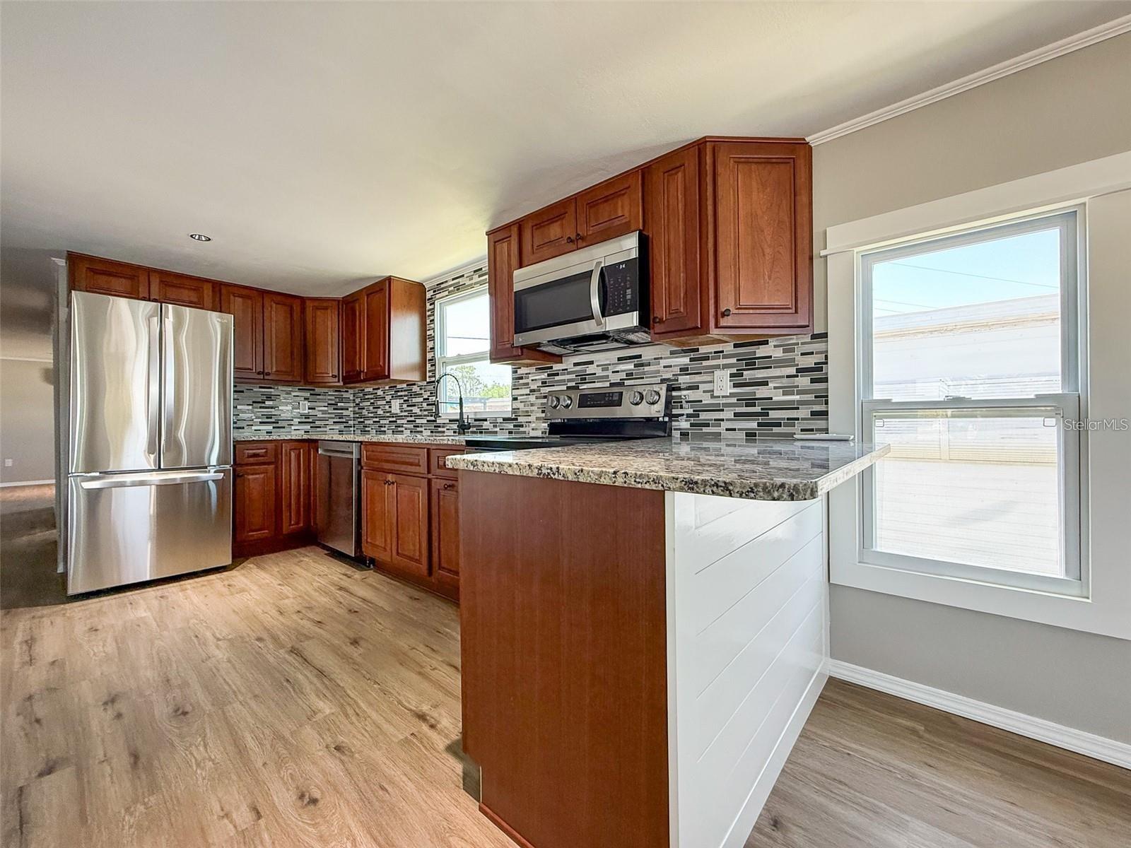 Image 7 of 25 For 5141 Oakland Hills Avenue