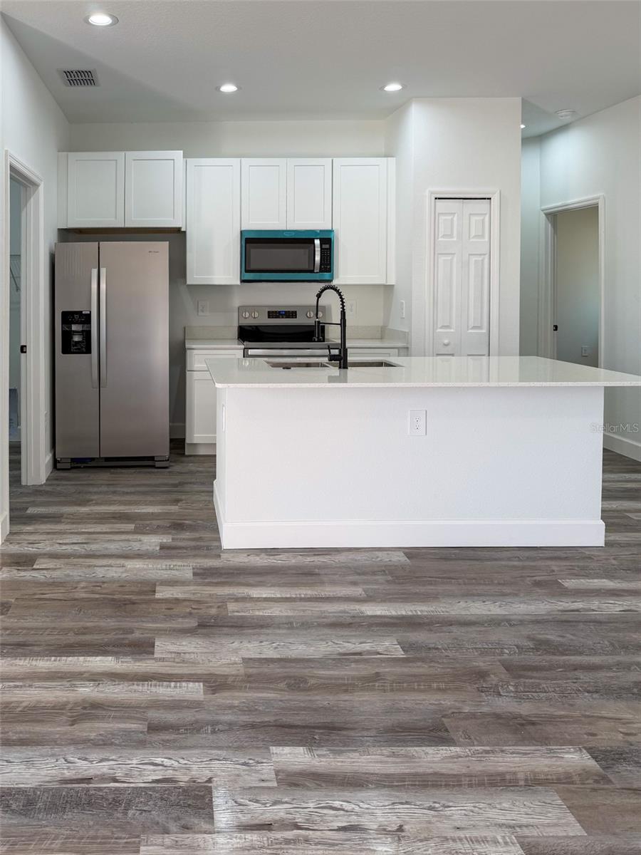 Image 2 of 8 For 4700 Sunbeam Street