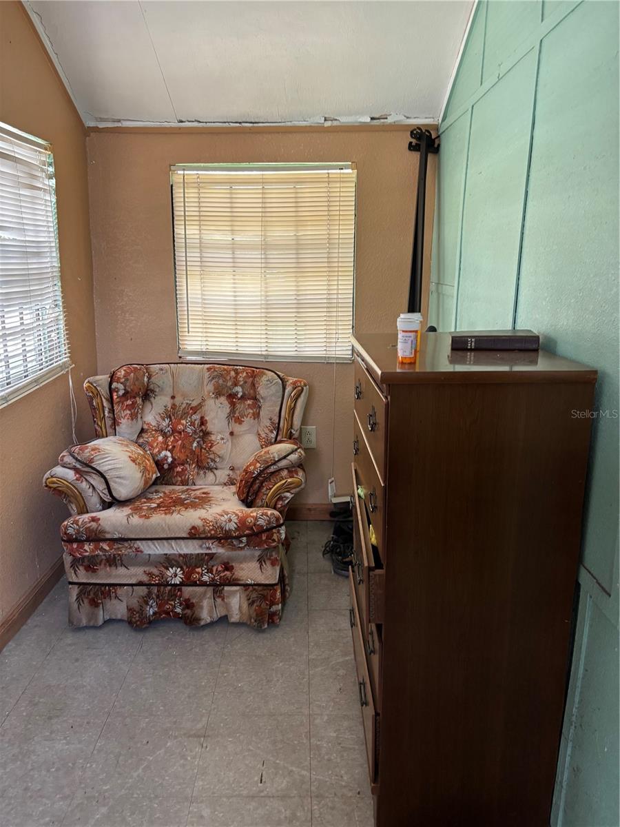 Image 8 of 14 For 1416 Southwest Road