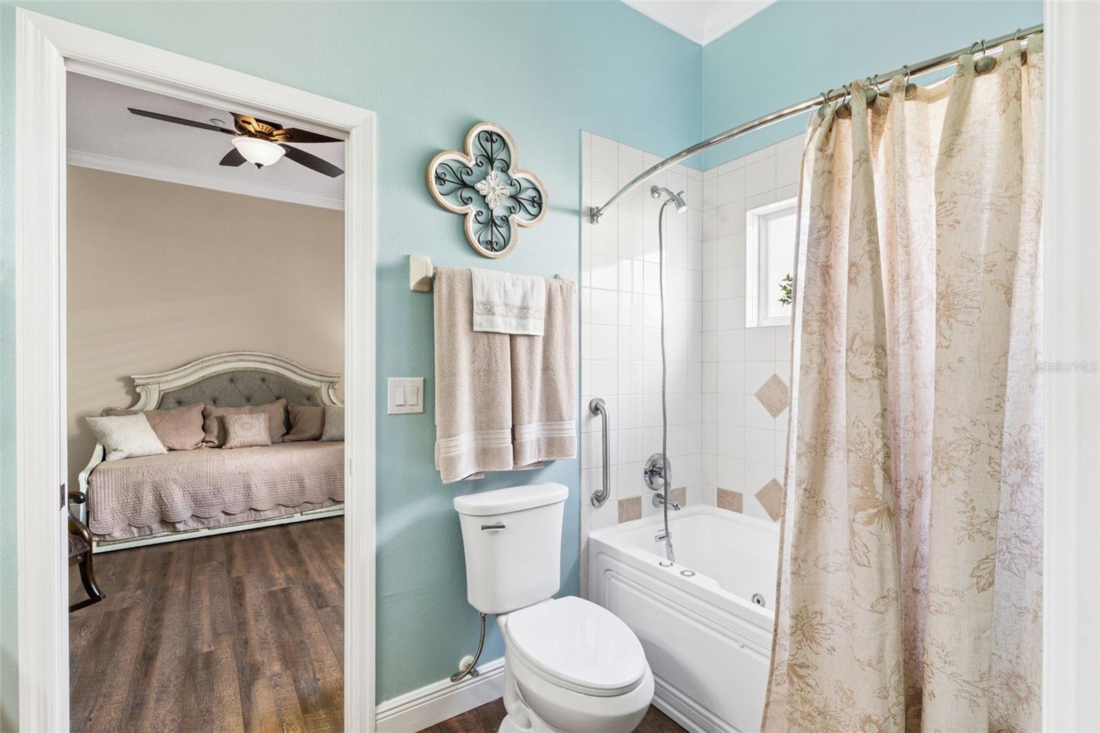 Image 40 of 51 For 10740 Arrowtree Boulevard