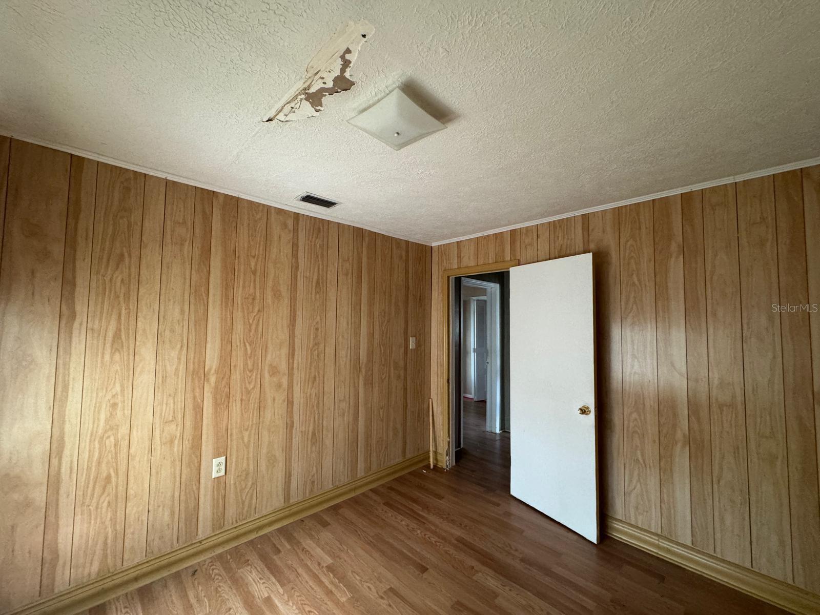 Image 21 of 23 For 1495 Coolidge Avenue