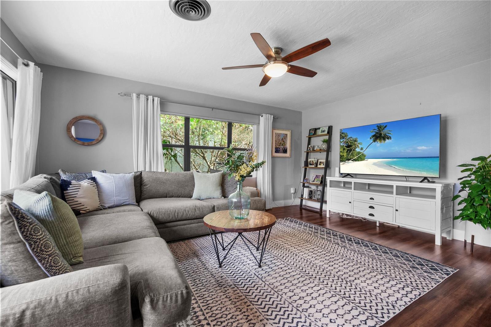 Image 27 of 46 For 2601 Windward Court