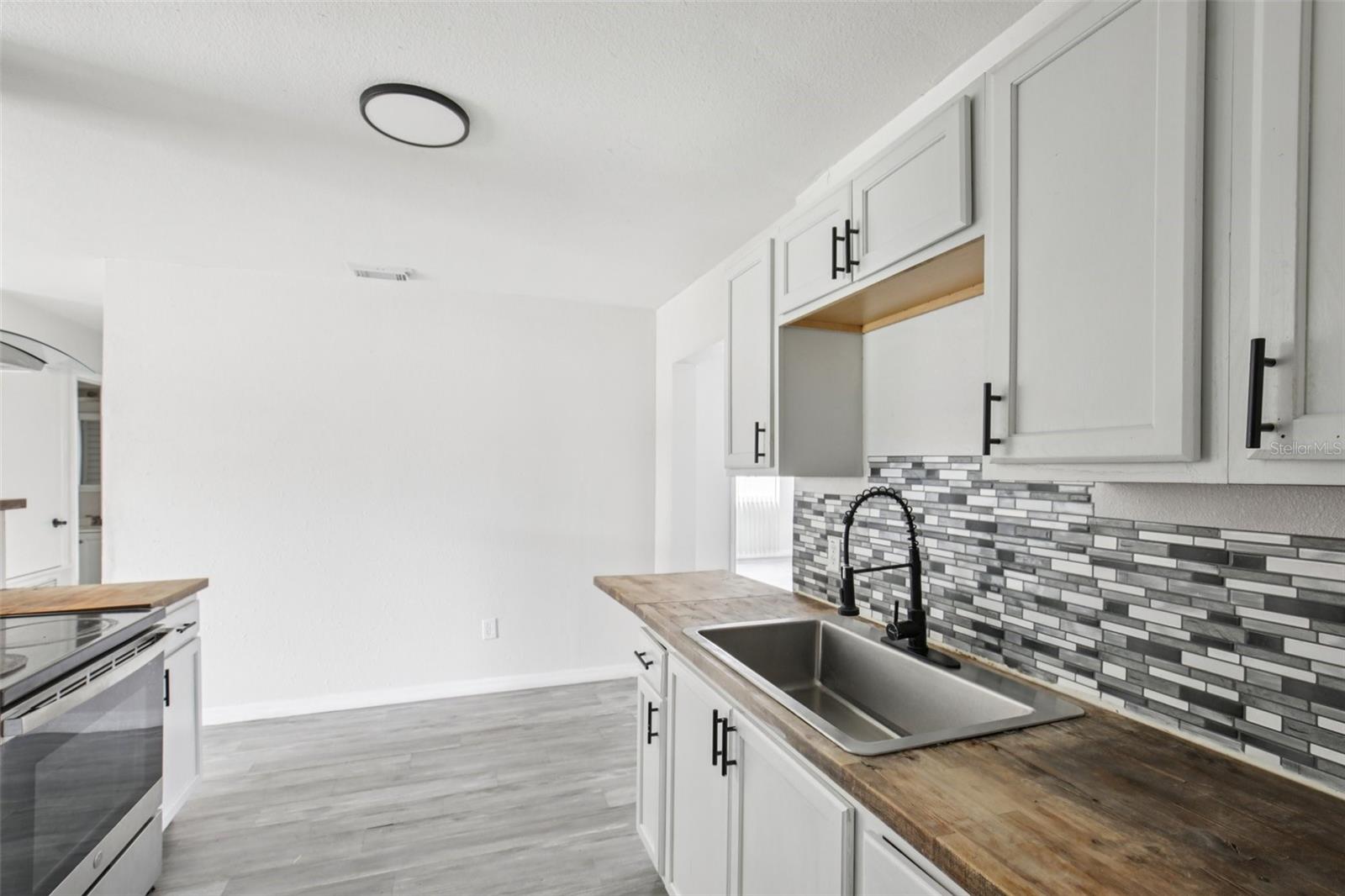 Image 9 of 25 For 7555 Hanchey Street