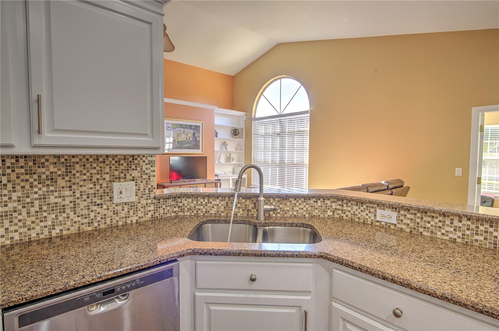 Image 13 of 37 For 684 Yorkshire Drive