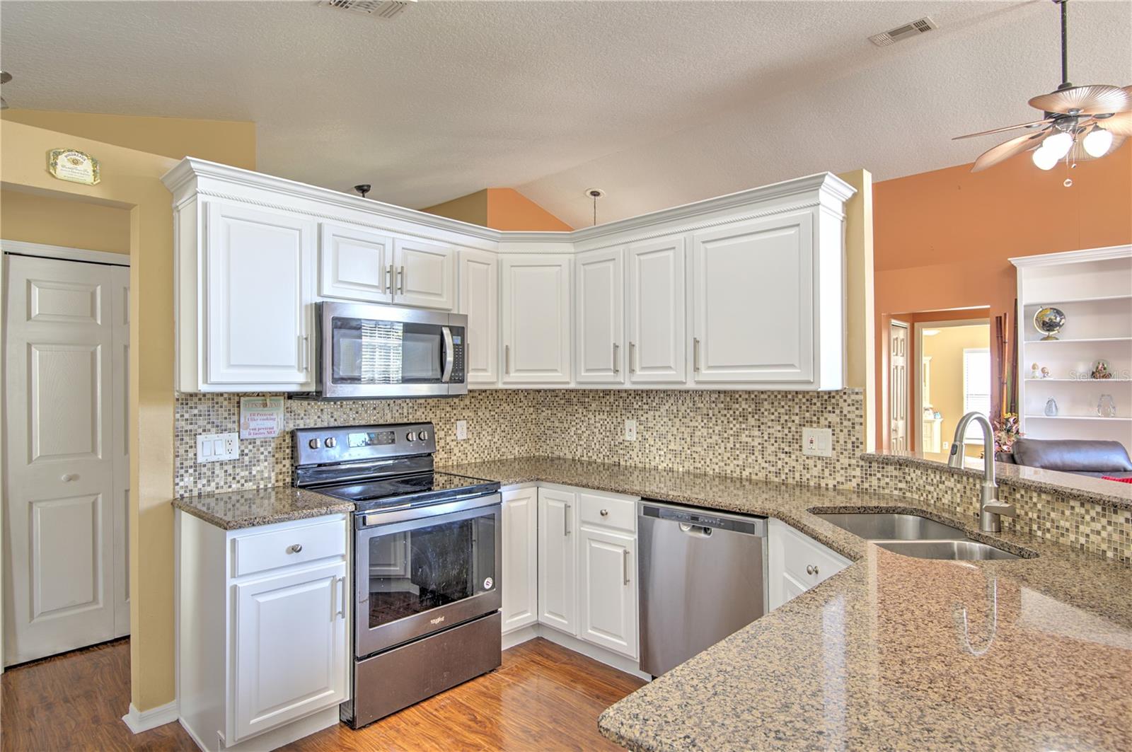 Image 15 of 37 For 684 Yorkshire Drive