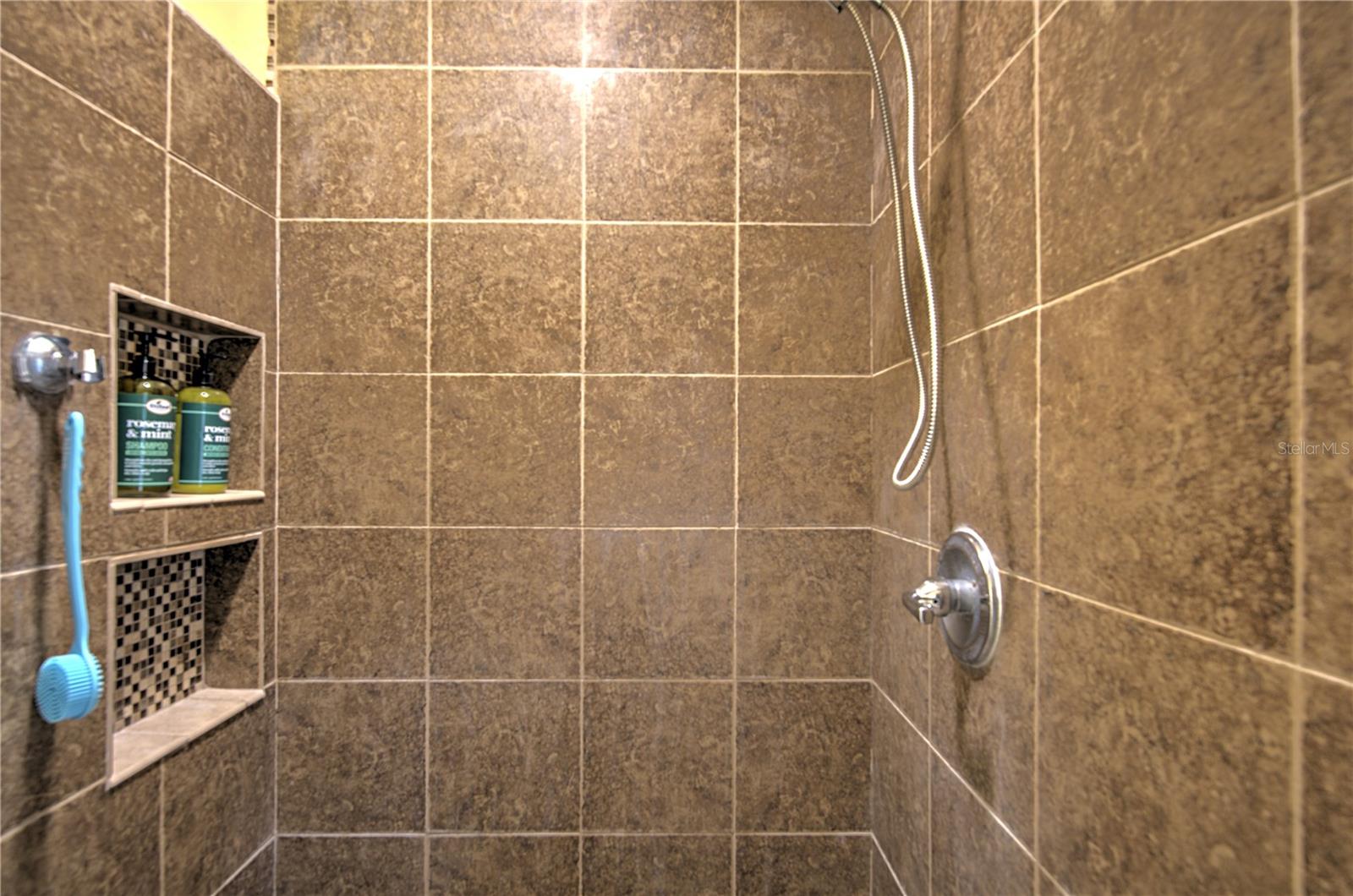 Image 22 of 37 For 684 Yorkshire Drive