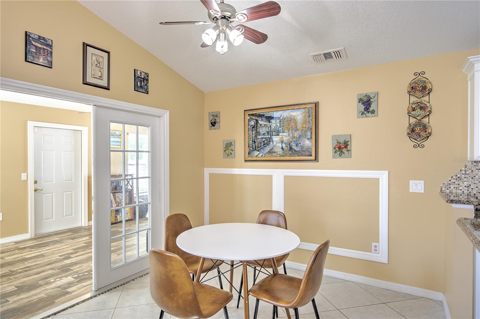 Image 28 of 37 For 684 Yorkshire Drive