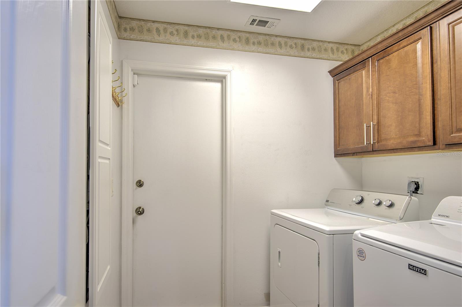 Image 31 of 37 For 684 Yorkshire Drive