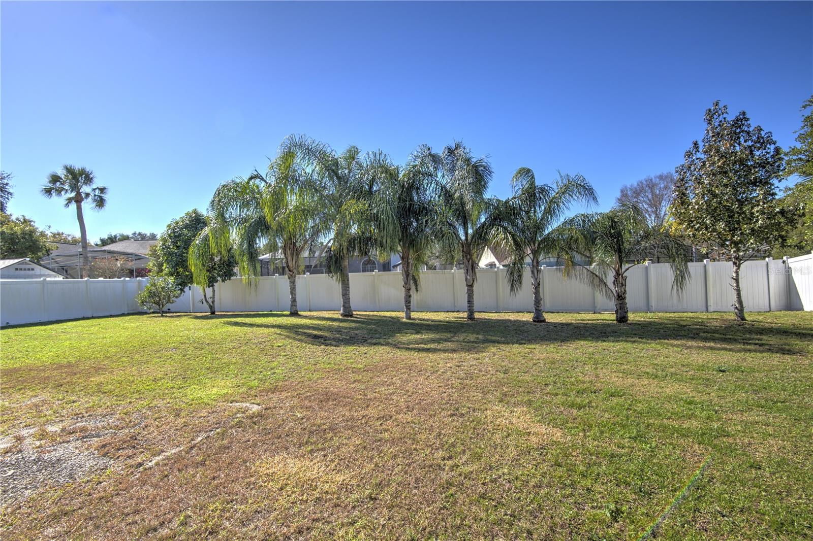 Image 32 of 37 For 684 Yorkshire Drive