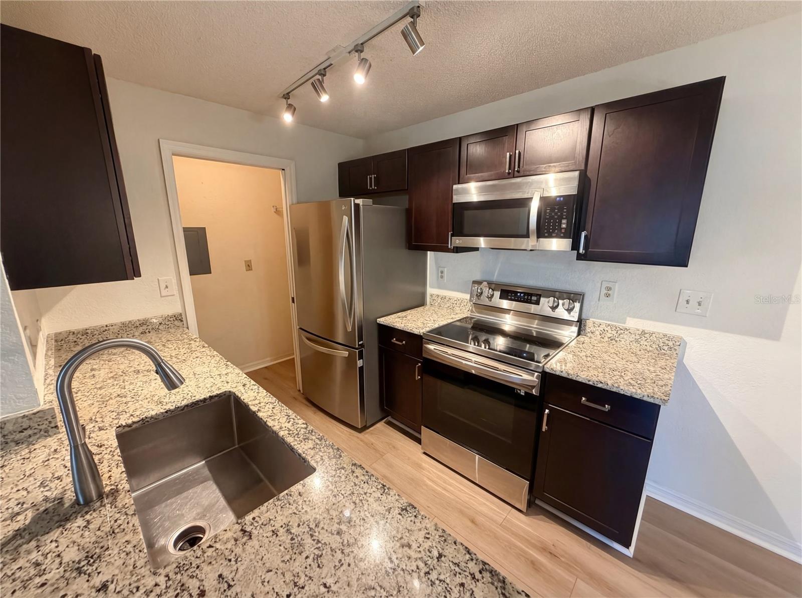 Image 10 of 27 For 10265 Gandy Boulevard N 1008