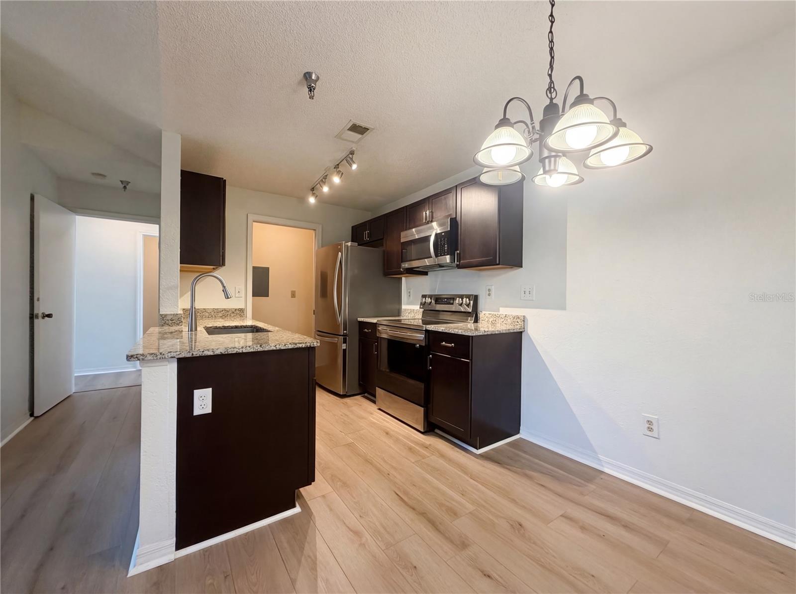 Image 12 of 27 For 10265 Gandy Boulevard N 1008