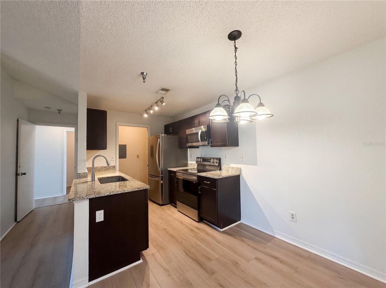 Image 13 of 27 For 10265 Gandy Boulevard N 1008