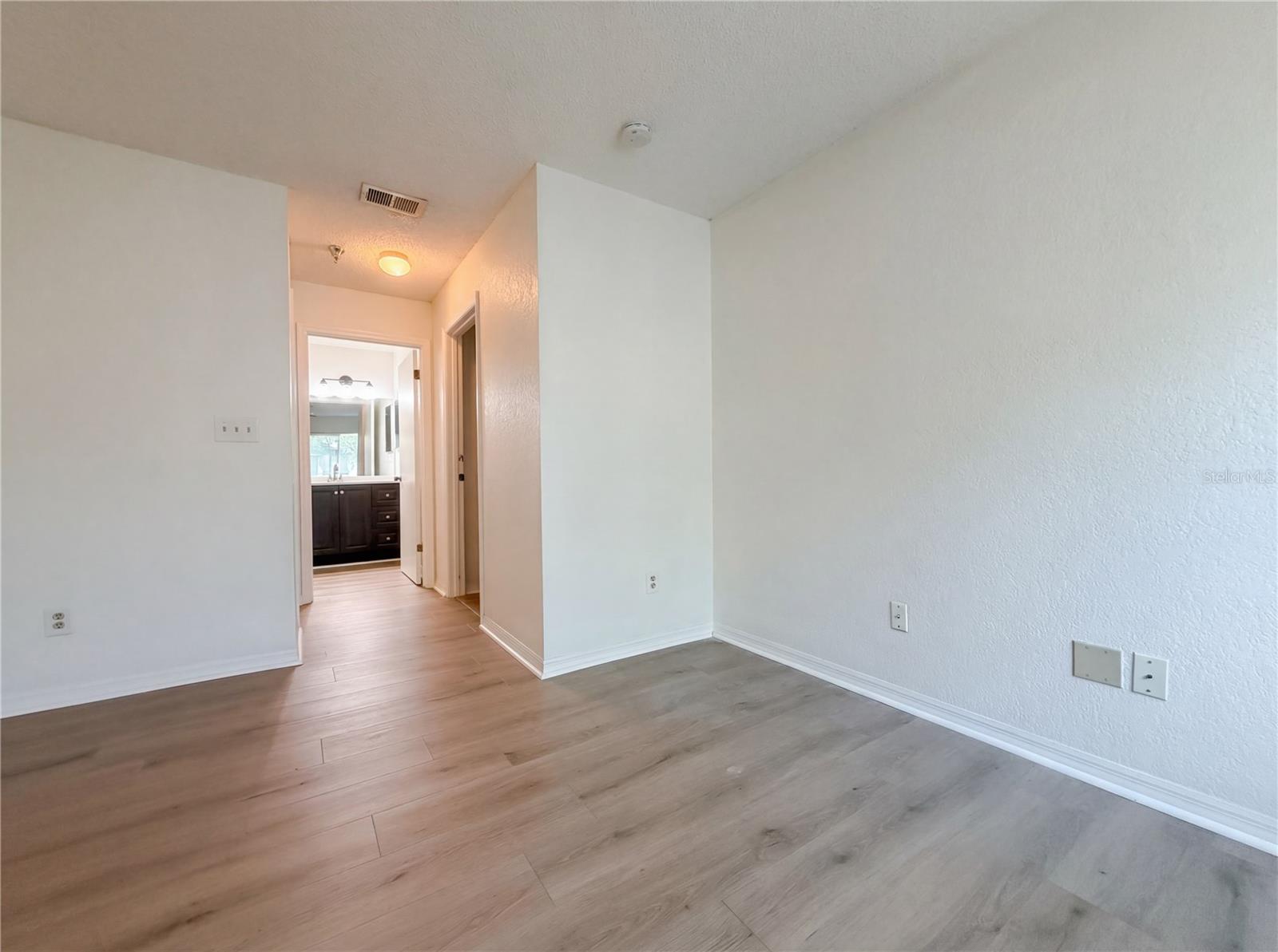 Image 19 of 27 For 10265 Gandy Boulevard N 1008