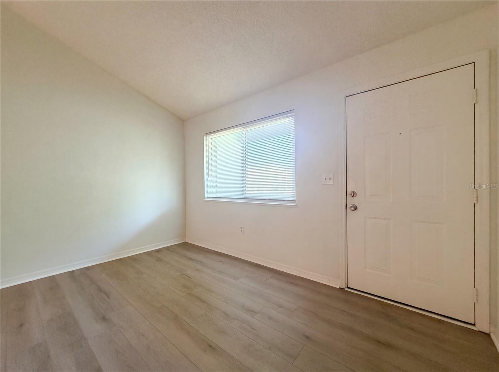 Image 4 of 27 For 10265 Gandy Boulevard N 1008