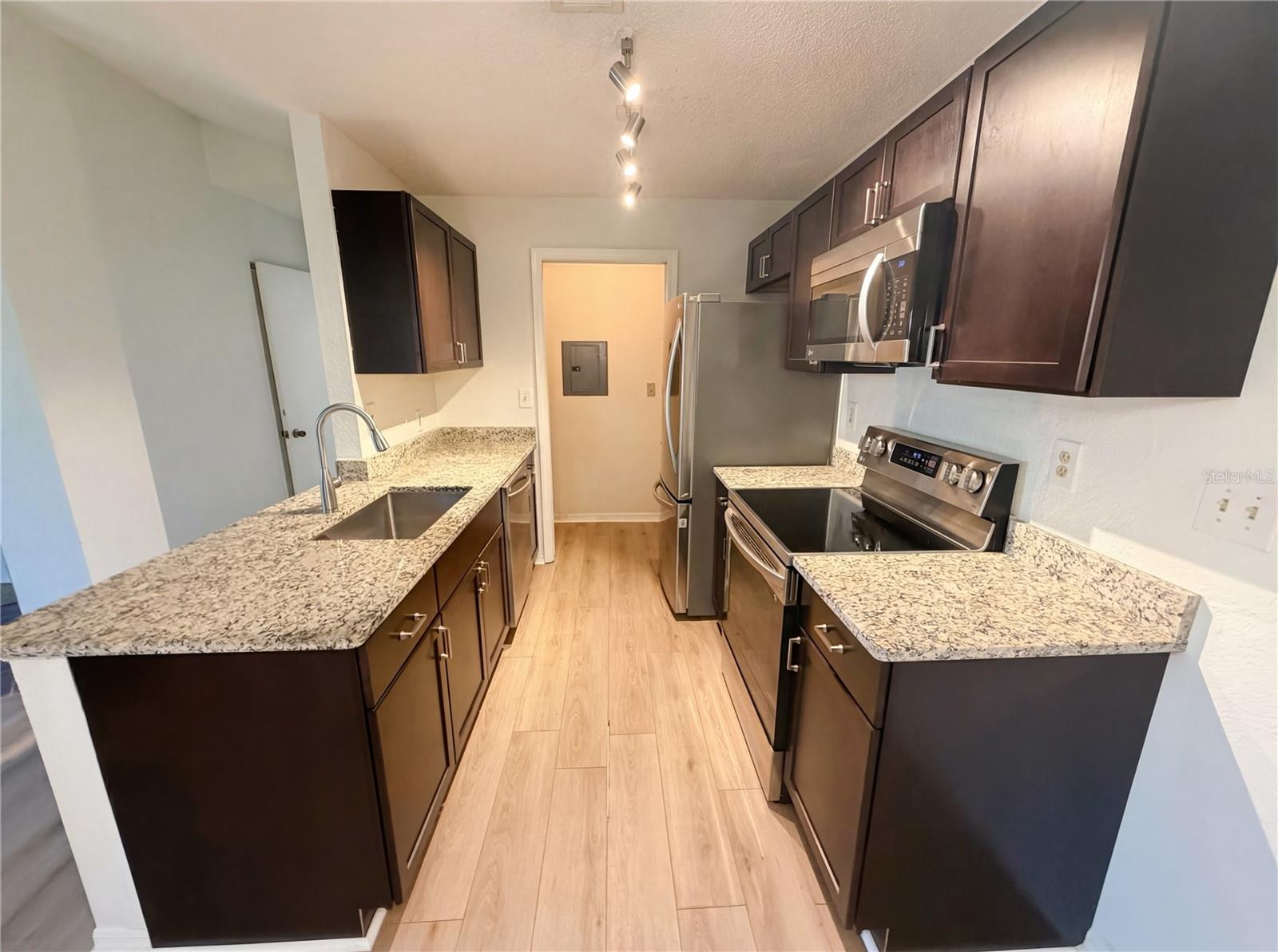 Image 8 of 27 For 10265 Gandy Boulevard N 1008