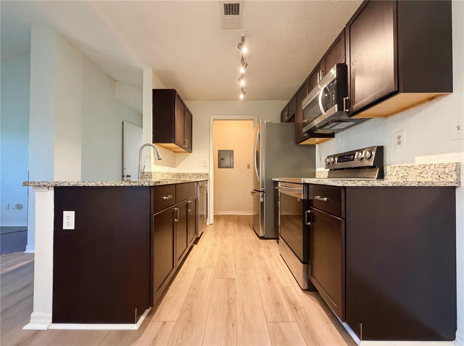 Image 9 of 27 For 10265 Gandy Boulevard N 1008