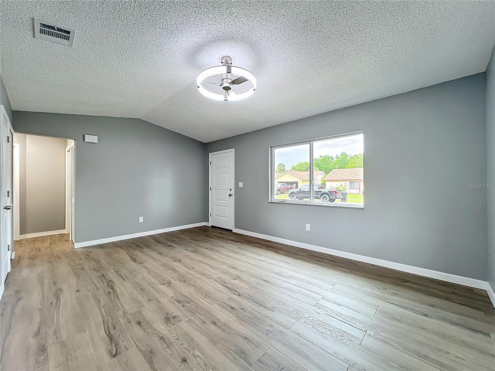 Listing photo id 8 for 6848 Compass Court