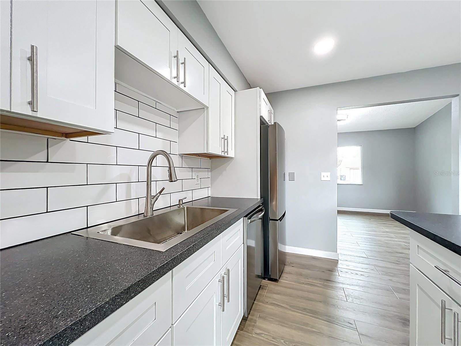 Listing photo id 9 for 6848 Compass Court